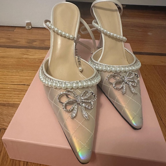 MACH & MACH Shoes - MACH & MACH Bow of Elizabeth Imitation Pearl Iridescent Pointed Toe Pump Size 40